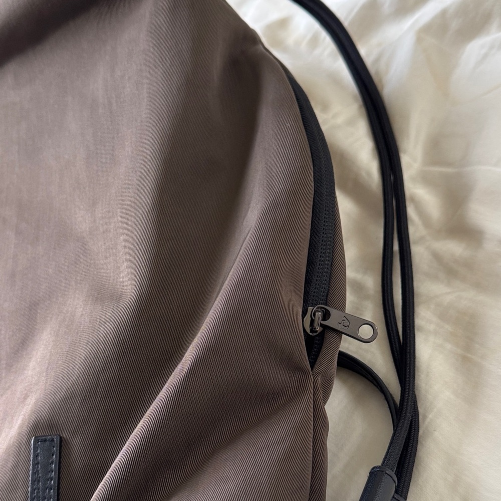 Elegant Brown Tote with Black Straps - Picture 4 of 5